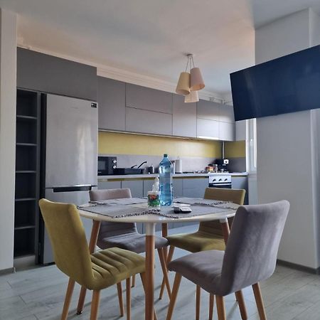 Gray Apartment Nearby Amethyst & Vivo Mall Floreşti Zewnętrze zdjęcie
