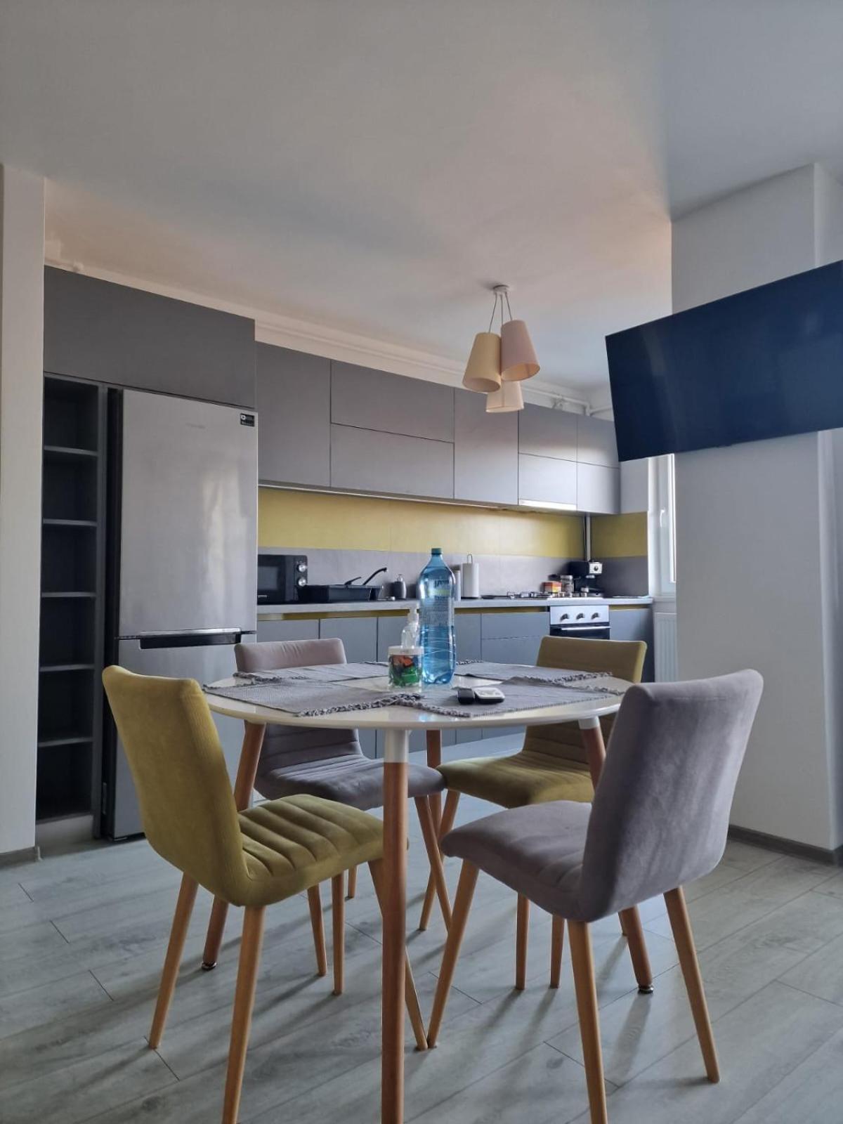 Gray Apartment Nearby Amethyst & Vivo Mall Floreşti Zewnętrze zdjęcie
